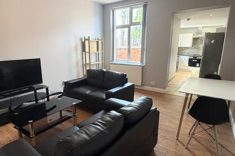 3 bedroom terraced house to rent, Arnside Street, Rusholme, Manchester
