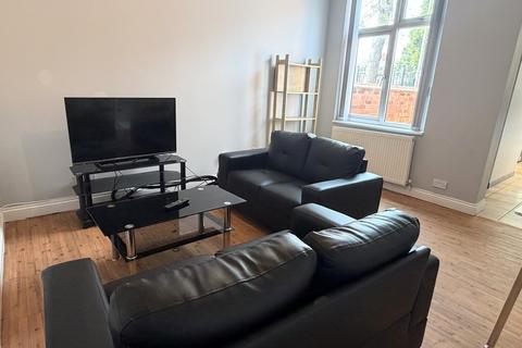 3 bedroom terraced house to rent, Arnside Street, Rusholme, Manchester