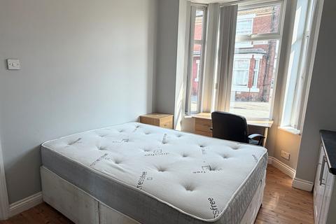 3 bedroom terraced house to rent, Arnside Street, Rusholme, Manchester