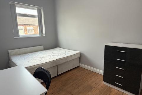 3 bedroom terraced house to rent, Arnside Street, Rusholme, Manchester