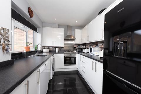 1 Hartley Close, Blackwater, Camberley, GU17 0DE