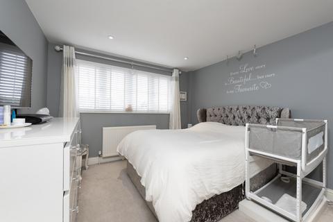 1 Hartley Close, Blackwater, Camberley, GU17 0DE