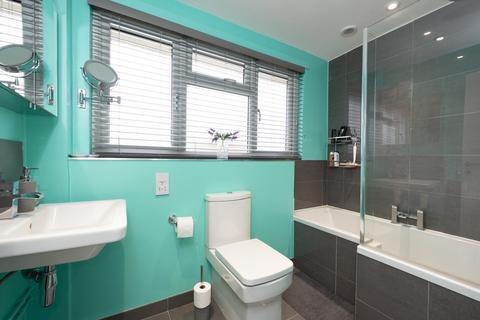 1 Hartley Close, Blackwater, Camberley, GU17 0DE