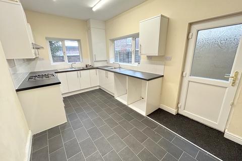 3 bedroom terraced house to rent, Salford, Salford M7