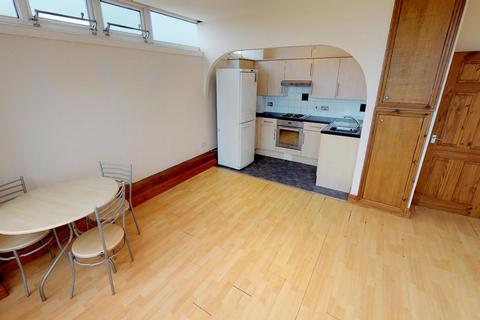 2 bedroom apartment to rent, Parkview Mansions, New Road, Southampton, SO14
