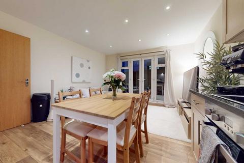 2 bedroom flat to rent, Compton Road, Wimbledon, SW19, London