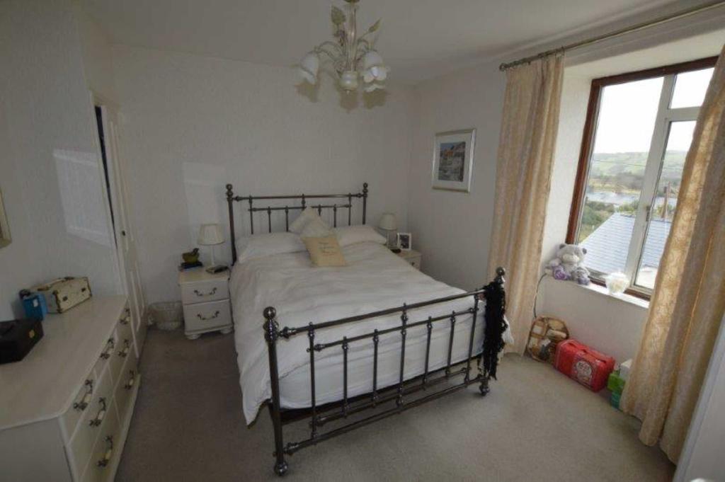 Bedroom 2 (rear)