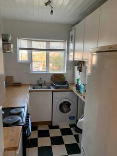 2 bedroom flat to rent, Westlodge Court, Acton