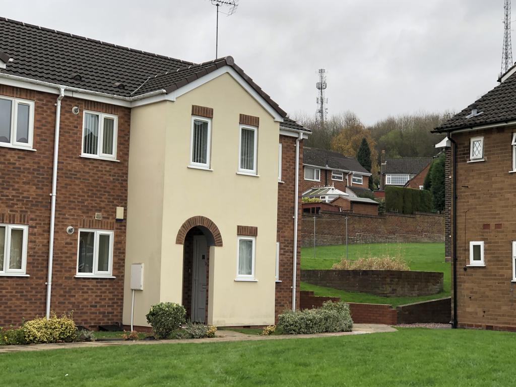 FARRINGTON ROAD, WOLVERHAMPTON WV4 2 bed ground floor flat £550 pcm
