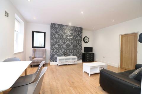 3 bedroom apartment to rent, Huskisson Street, Liverpool