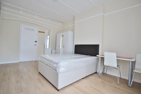 Studio to rent, Dollis Park, Finchley Central N3