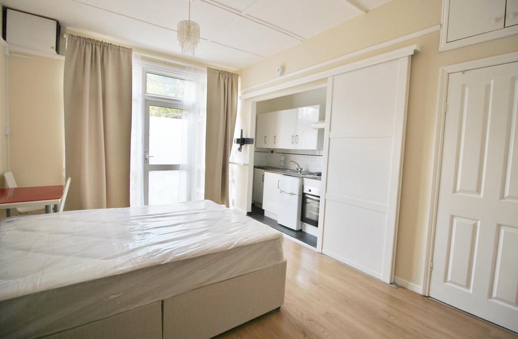 Lounge / Bedroom