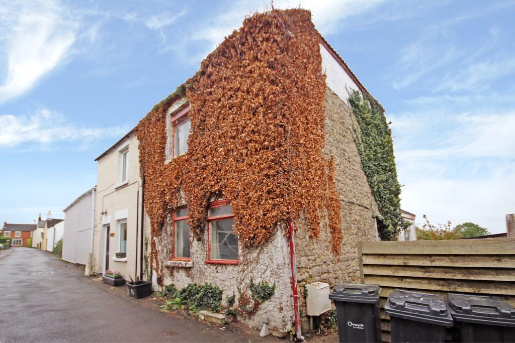 Church Street, Royal Wootton Bassett, SN4 3 bed semidetached house £