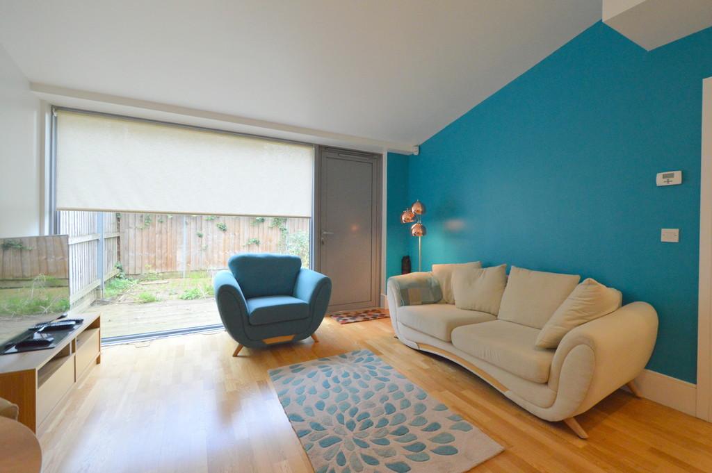 Highbury Stadium Square, London 1 bed apartment to rent £2,100 pcm (£