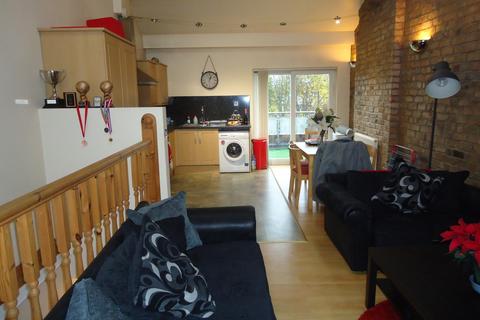 2 bedroom apartment to rent - Chester Road, Old Trafford