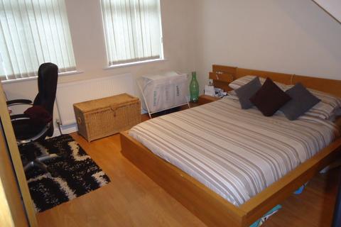 2 bedroom apartment to rent - Chester Road, Old Trafford
