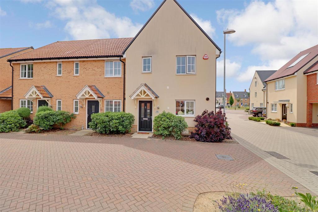 Claremont Crescent, Rayleigh 3 bed end of terrace house £330,000