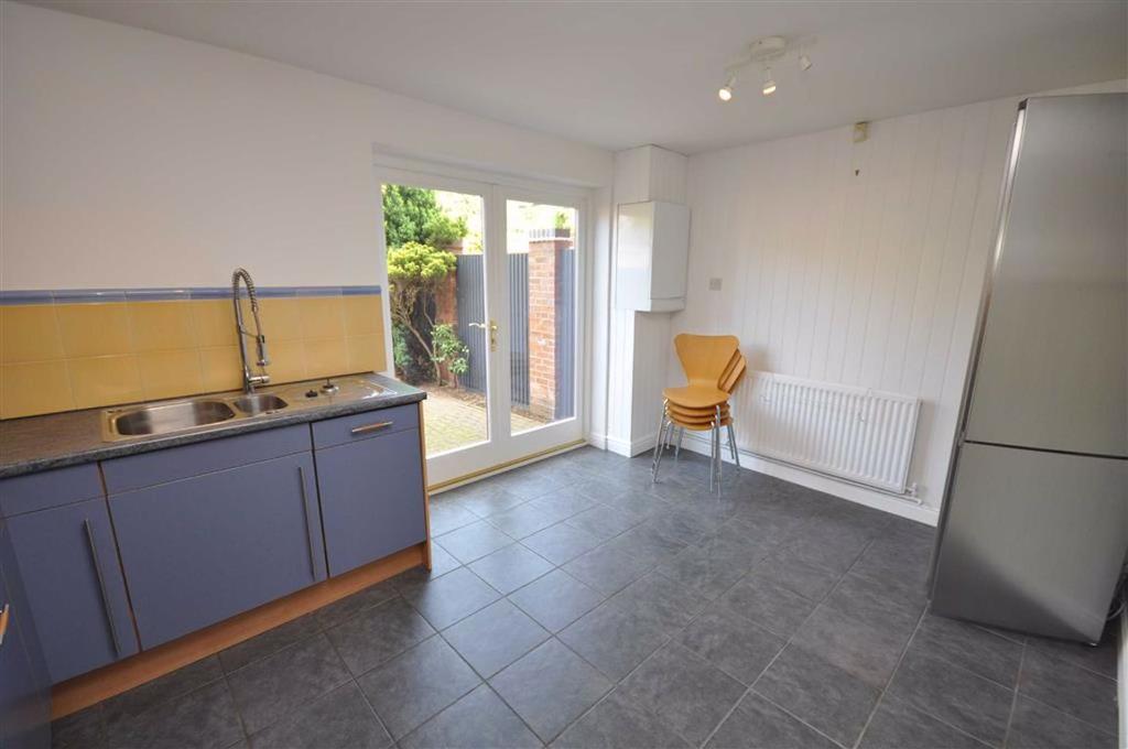 Trinity Street, Leamington Spa 3 bed townhouse £1,100 pcm (£254 pw)