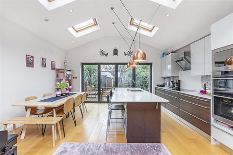 Brookfield Mews White Hart Lane Barnes 4 Bed Flat 925 000
