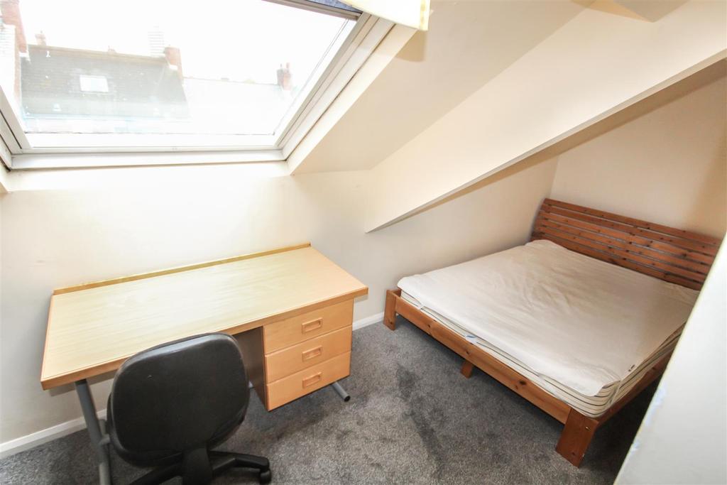 Amble Grove, Sandyford 4 bed £1,216 pcm (£281 pw)