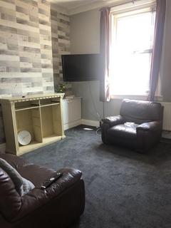 3 bedroom terraced house to rent, Lowndes Street, Preston PR1