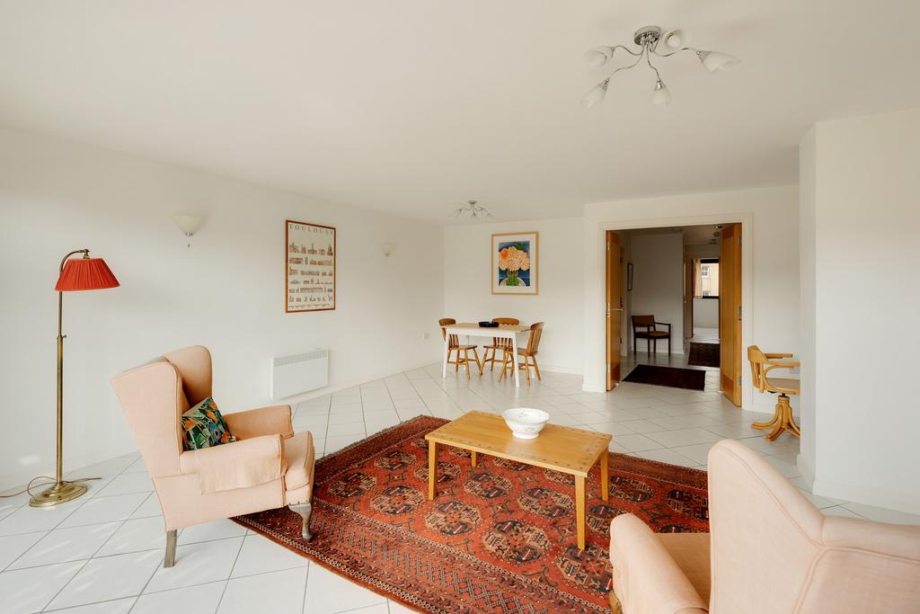 Apartment in Bristol - View 3