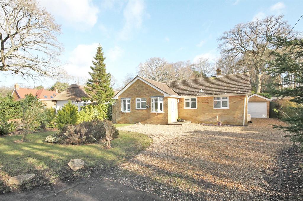 Poplar Lane, Bransgore, Christchurch, Dorset, BH23 3 bed bungalow £