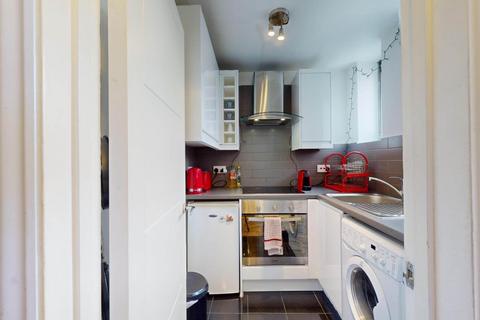 Studio for sale, Courtfield House, Baldwin`s Gardens EC1