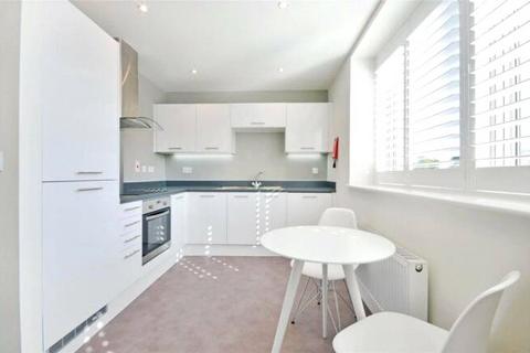 Studio to rent, Blackburn Road, West Hampstead, London, NW6