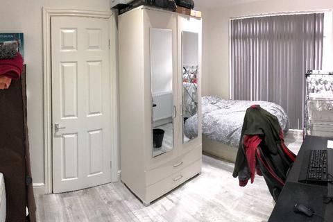 undefined, En-suit Double Room - Northumberland Avenue - TW7