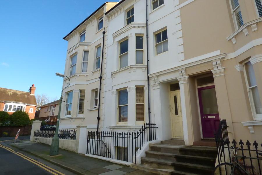 Lansdowne Street, Hove, BN3 1FR 1 bed flat £800 pcm (£185 pw)
