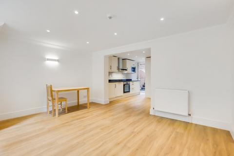 3 bedroom flat to rent, Dynham Road, West Hampstead NW6