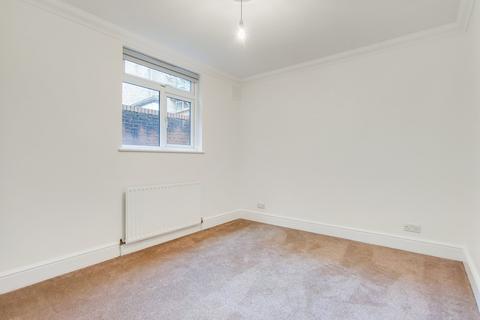 3 bedroom flat to rent, Dynham Road, West Hampstead NW6