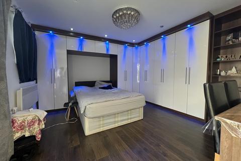 undefined, Brabazon Road, Hounslow, Middlesex, TW5