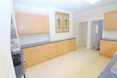 3 bedroom semi-detached house to rent, Whitley Road, Loughor, Swansea