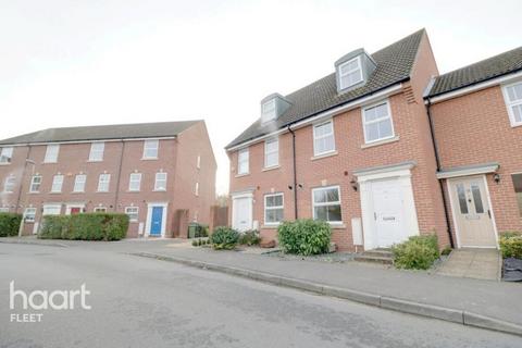 3 bedroom terraced house to rent, Kirby Drive, Tadley