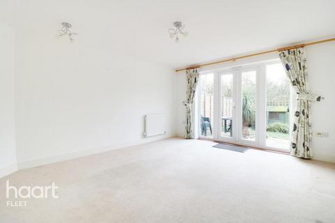 3 bedroom terraced house to rent, Kirby Drive, Tadley