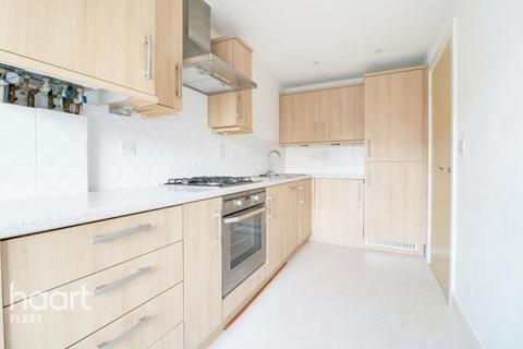 3 bedroom terraced house to rent, Kirby Drive, Tadley