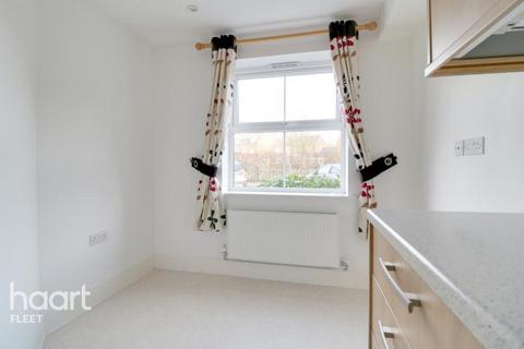 3 bedroom terraced house to rent, Kirby Drive, Tadley
