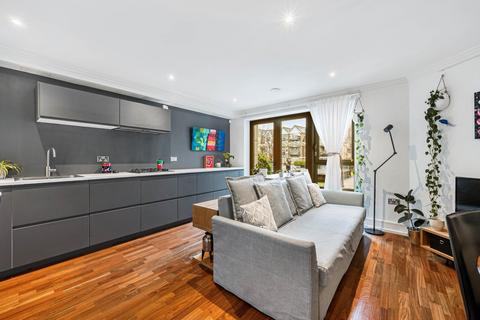 1 bedroom apartment for sale, Moorings House, The Island, Brentford