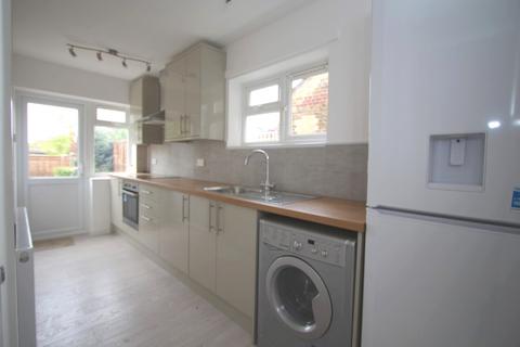 3 bedroom maisonette to rent, Gloucester Road, Kingston upon Thames KT1