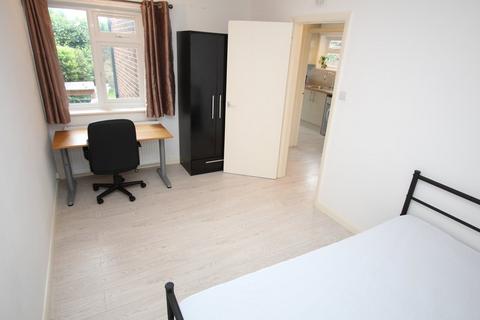 3 bedroom maisonette to rent, Gloucester Road, Kingston upon Thames KT1