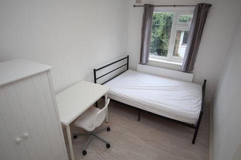 3 bedroom maisonette to rent, Gloucester Road, Kingston upon Thames KT1