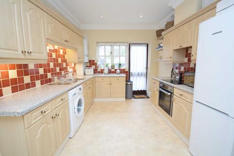 2 bedroom house to rent, Red Lion Street, Chesham HP5