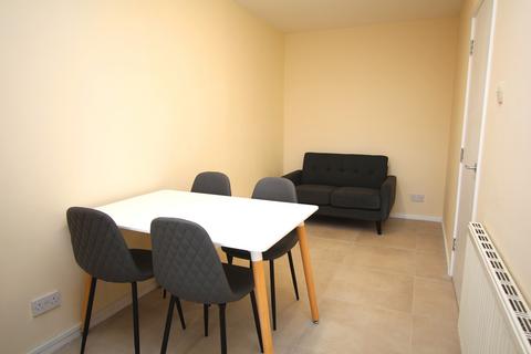 4 bedroom flat to rent, St. Marks Hill, Surbiton KT6