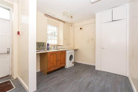 undefined, Stryd Fawr, Caernarfon, Gwynedd, LL55