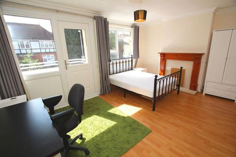 4 bedroom flat to rent, 3 Denmark Road, Kingston upon Thames KT1