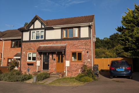 2 bedroom semi-detached house to rent, Caxton Rise, Redhill