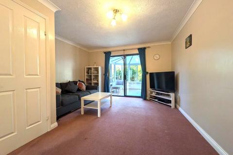 2 bedroom semi-detached house to rent, Caxton Rise, Redhill