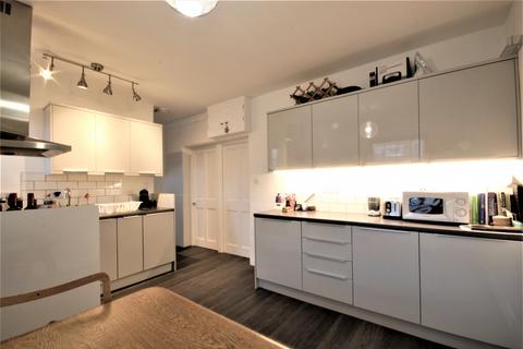 2 bedroom flat to rent, Frankham House, London, SE8